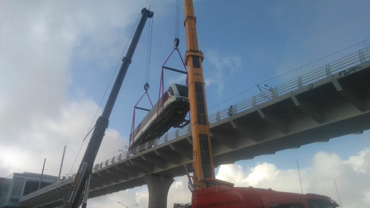 Colocaron vagones en la zona de Arcos de Zapopan (Tomada de Twitter @SiteurJal)