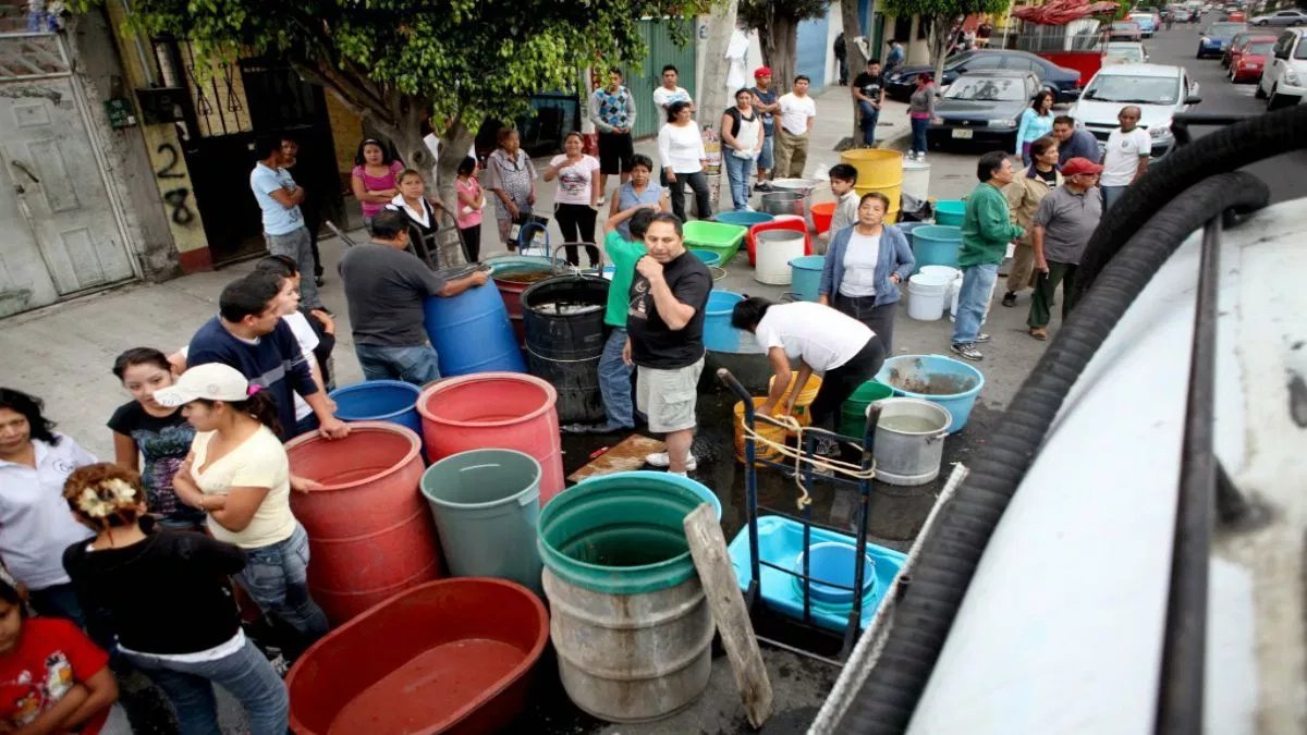 La demarcación  reiteró que la entrega de agua en pipas se realiza de forma gratuita .(@Del_Iztapalapa)