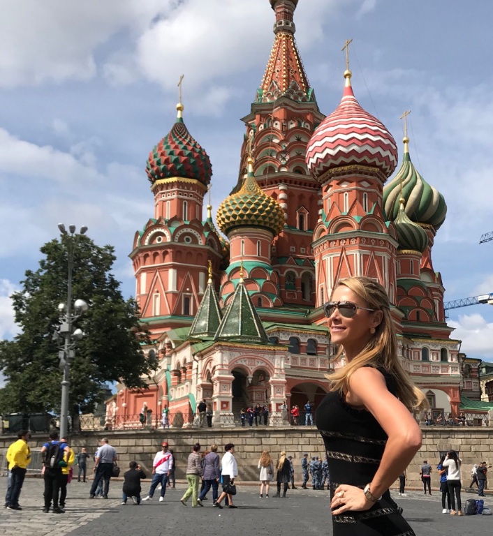 Inés Sainz en la Catedral de San Basilio. (Twitter: Inés Sainz)