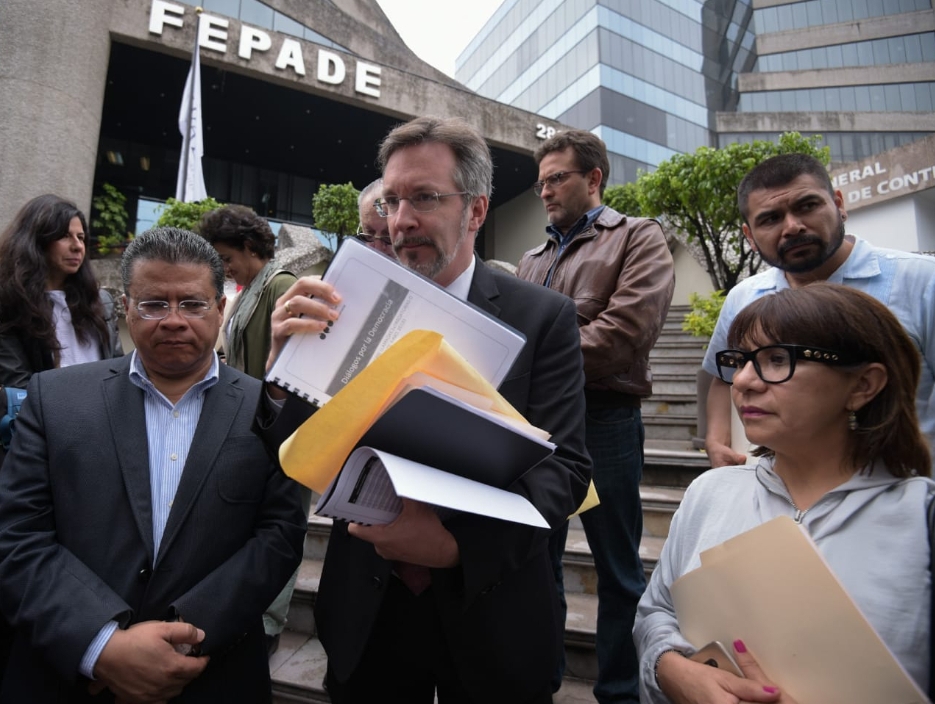 El informe incluye mil 715 números telefónicos de los que se recibieron llamadas contra AMLO. (Twitter | @JohnMAckerman)