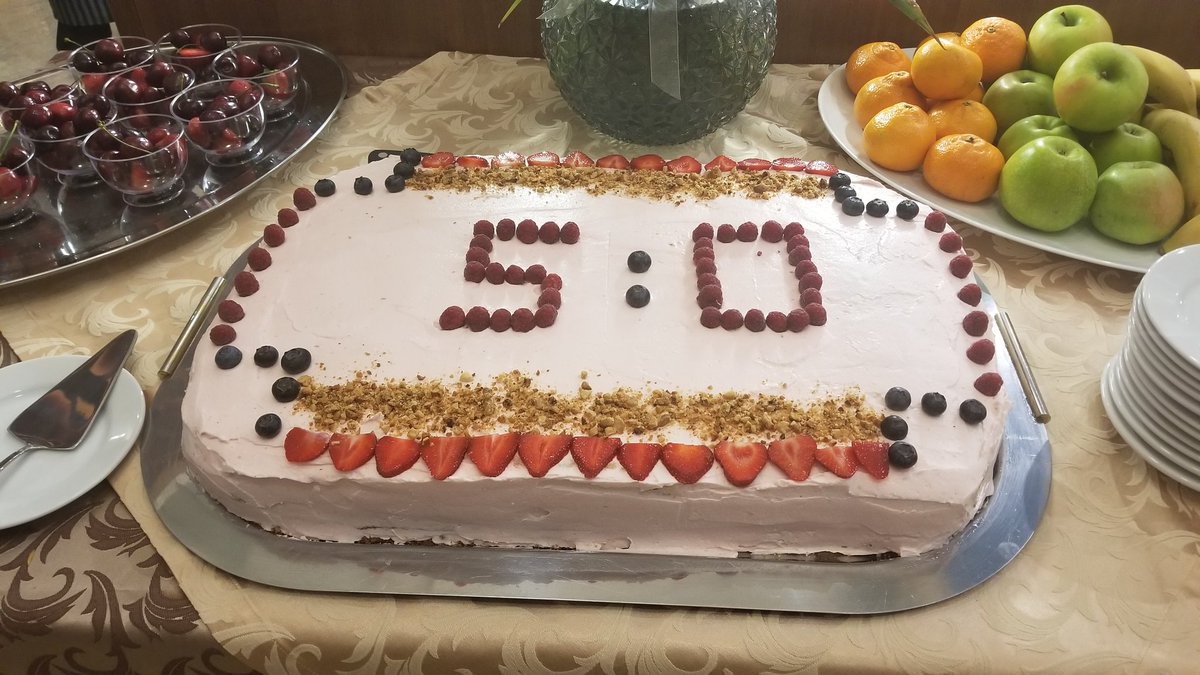 Rusia celebra goleada sobre Arabia Saudita con pastel (Twitter @TeamRussia)