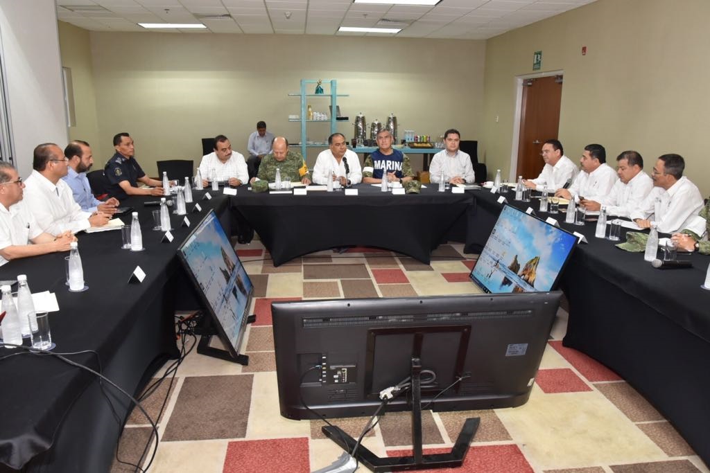 El gobernador se reunió con autoridades de las fuerzas federales y estatales. (Especial)