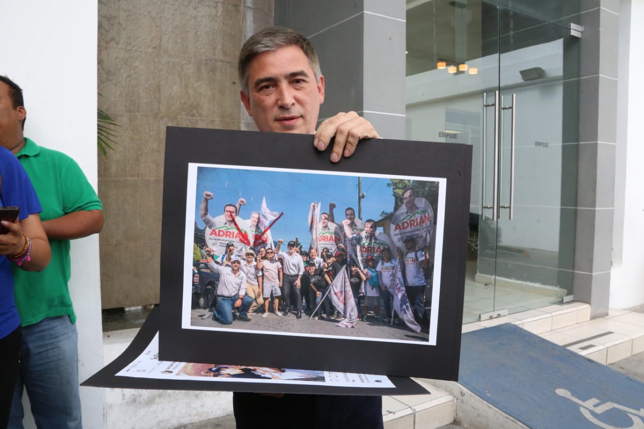 Dijo que el hijo de Genaro Bermejo trabaja para Adrian de la Garza, en el municipio y la campaña. (Foto: Leonel Rocha)