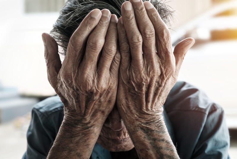 El maltrato adopta muchas formas, incluido el abuso psicológico, físico, financiero y sexual, así como el descuido (Shutterstock).