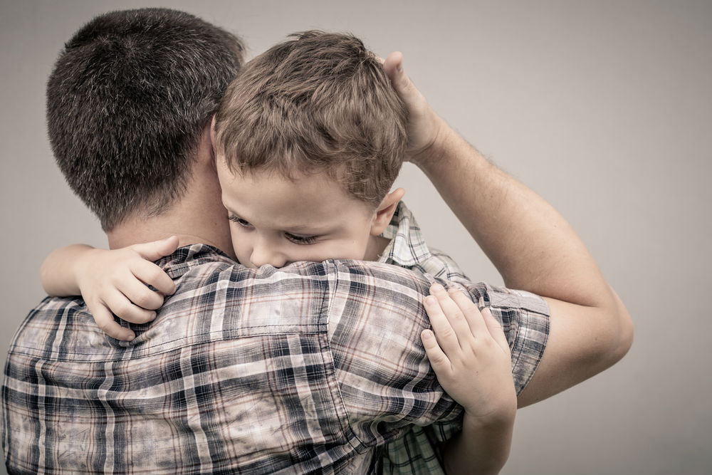 ¿Qué motiva a celebrar al papá: el amor o la culpa? (Shutterstock)
