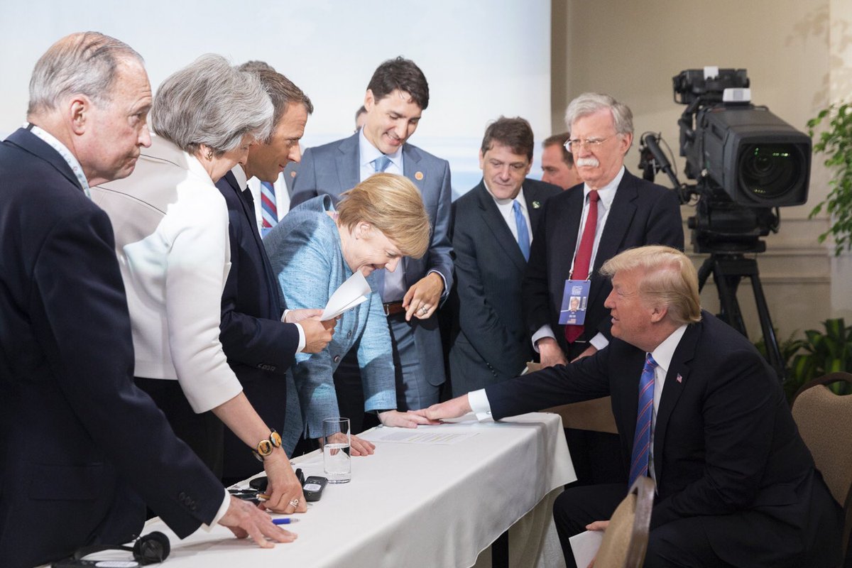 El presidente Trump difundió su versión de la polémica foto de la Cumbre del G7 en Canadá. (Twitter)