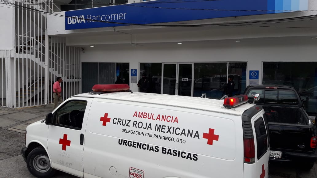 La sucursal fue asaltada por al menos dos hombres armados. (Rogelio Agustín)