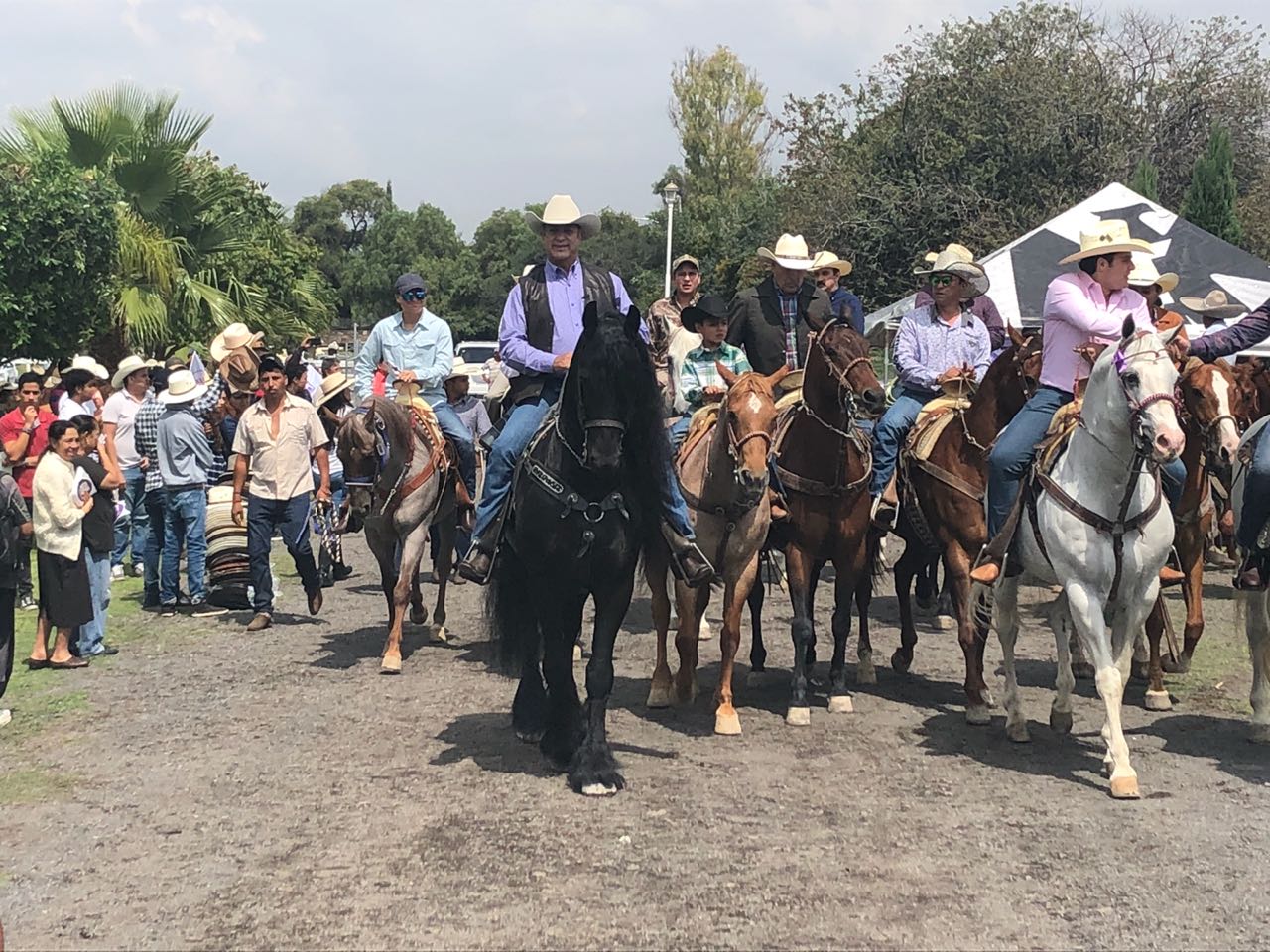 Es la ciarta cabalgata que encabeza 'El Bronco'. (Karina Palacios)