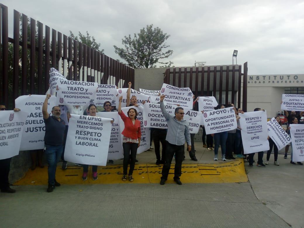 Diferentes consignas expusieron en sus cartulinas