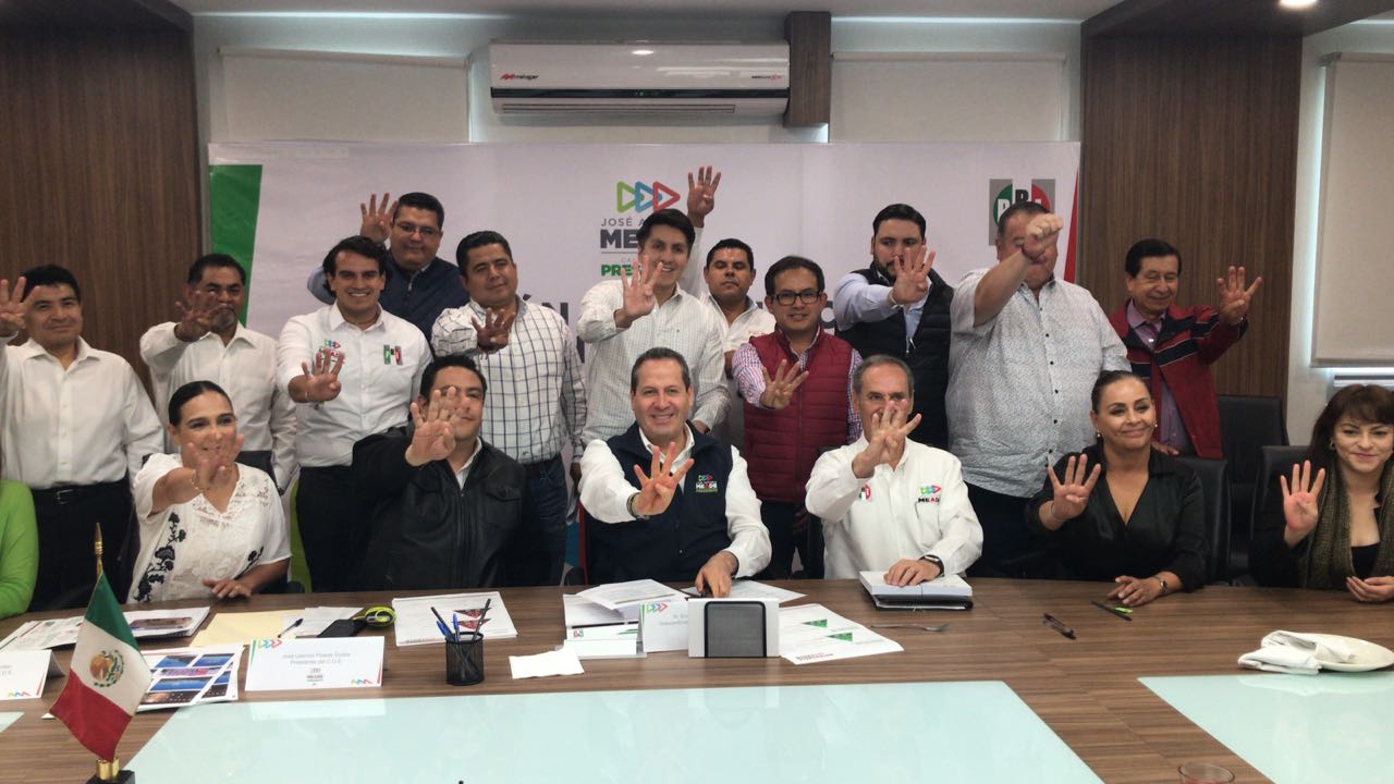 Eruviel Ávila hizo extensiva la felicitación por parte del José Antonio Meade, ante el trabajo profesional. (Cortesía)