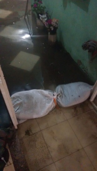 Habitantes tienen que pagar altos costos por arreglo de alcantarillado