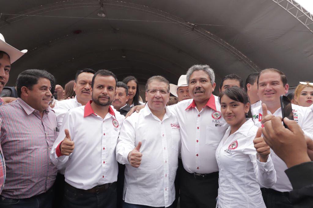 Enrique Doger Guerrero, candidato del PRI al gobierno del estado durante su visita a Teziutlán. (Especial)