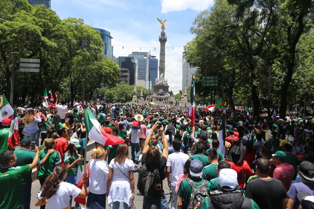 La fiesta en el Ángel de la Independencia. (Jorge Carballo)