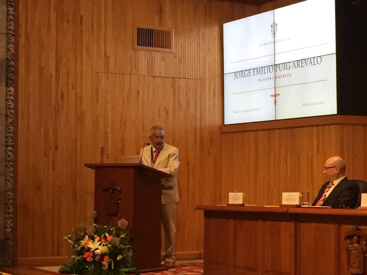 El doctor Jorge Emilio Puig Arévalo ha sido parte de la Universidad de Guadalajara por más de cinco décadas. (Cortesía)