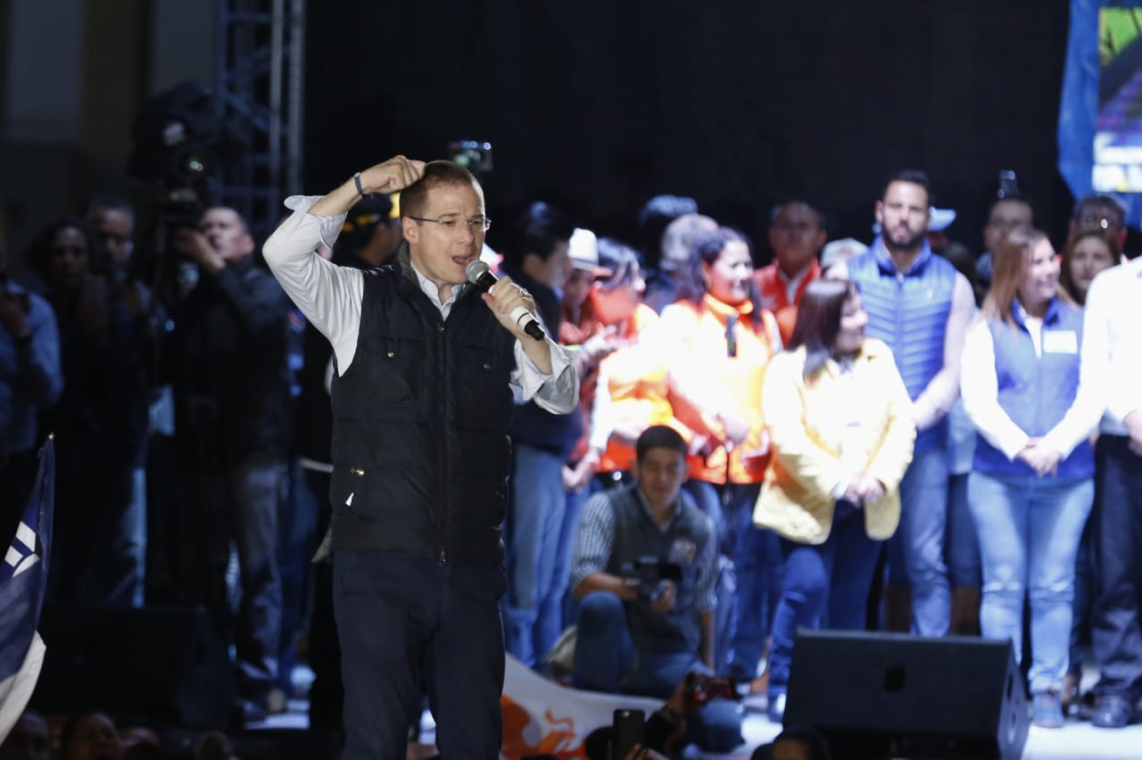 Ricardo Anaya en acto de campaña en la explanada de  Valle de Chalco. Foto: Ariana Pérez