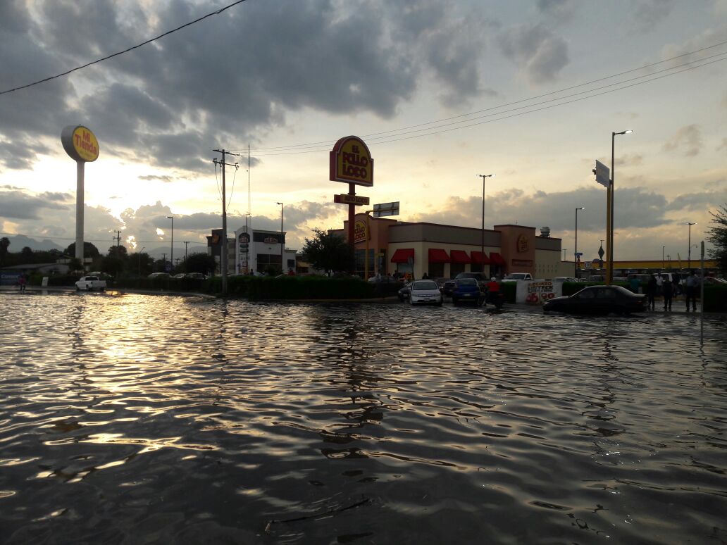 Avenidas importantes sufrieron inundaciones. Foto: Especial