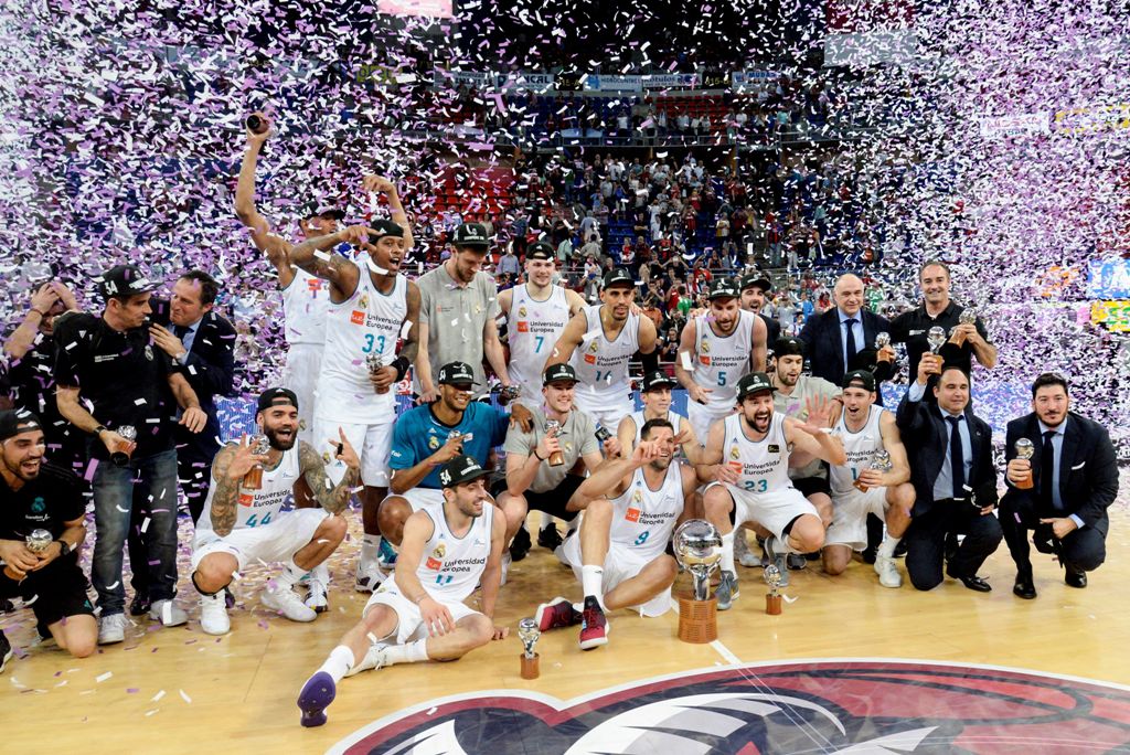Gustavo Ayón se corona con el Real Madrid en la liga de baloncesto de España (EFE)