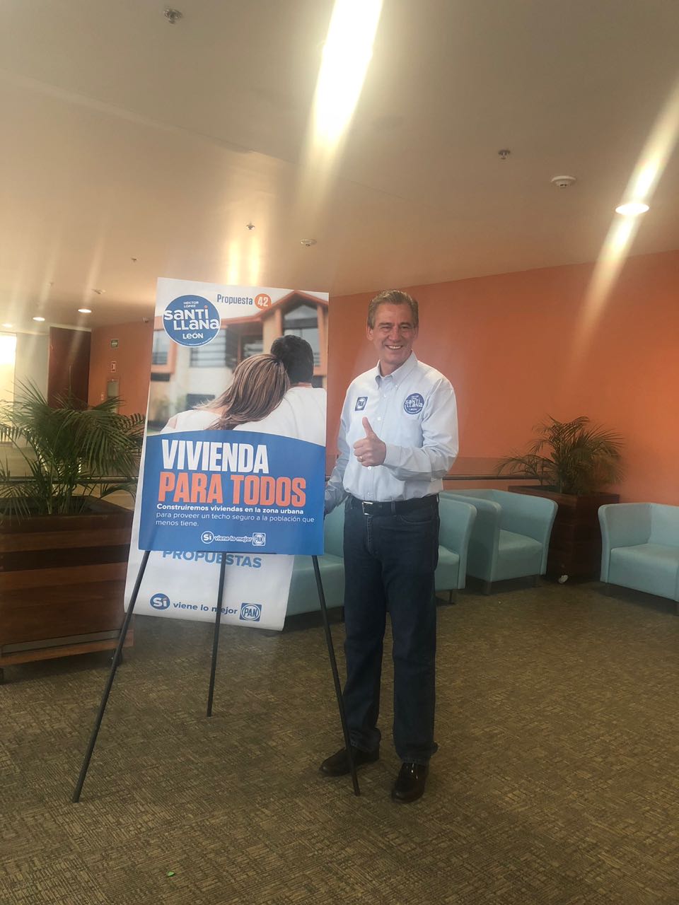 Héctor López Santillana, candidato a alcaldía de León. (Foto Joana Casillas)