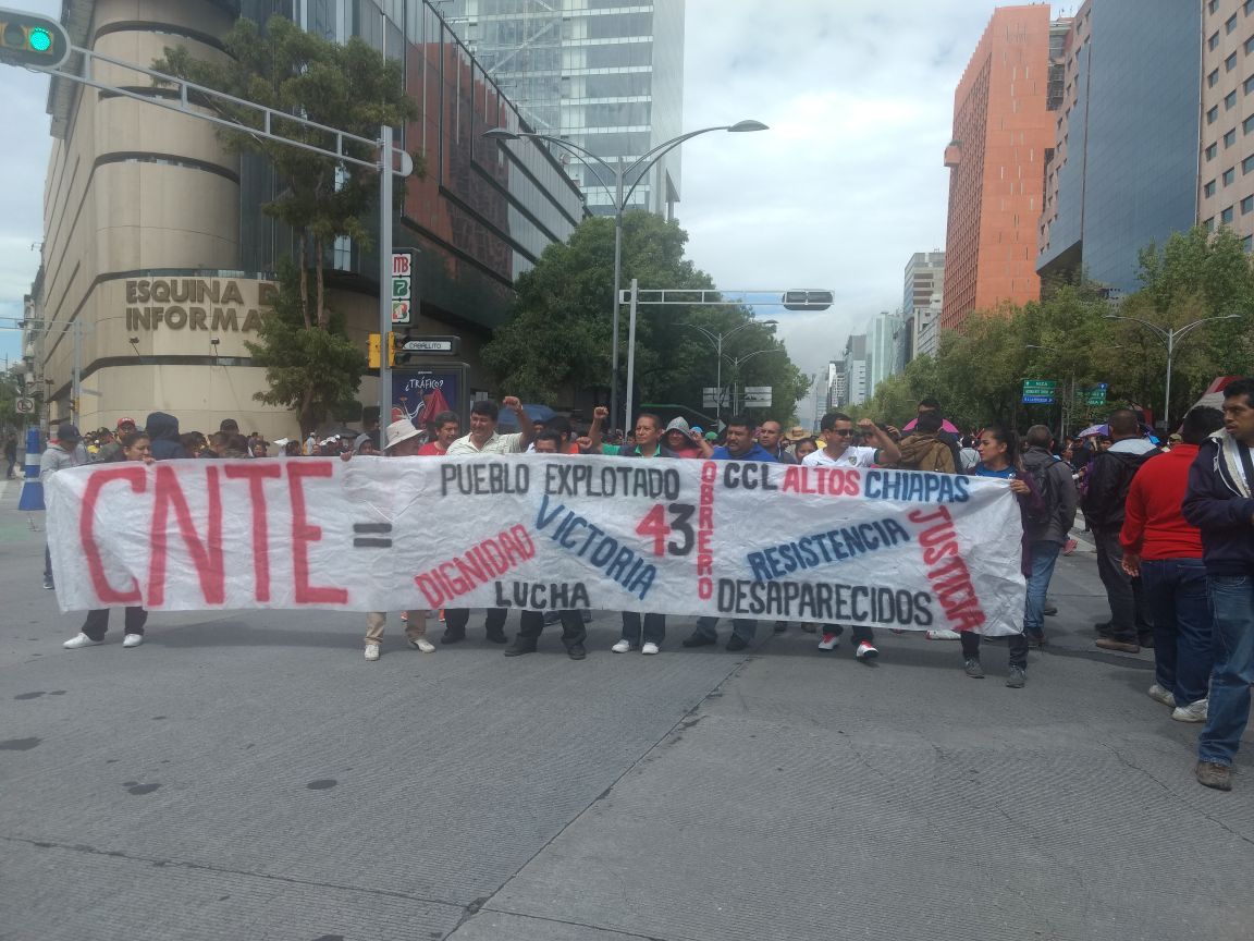 Maestros de la CNTE protestan en Reforma (César Velázquez)