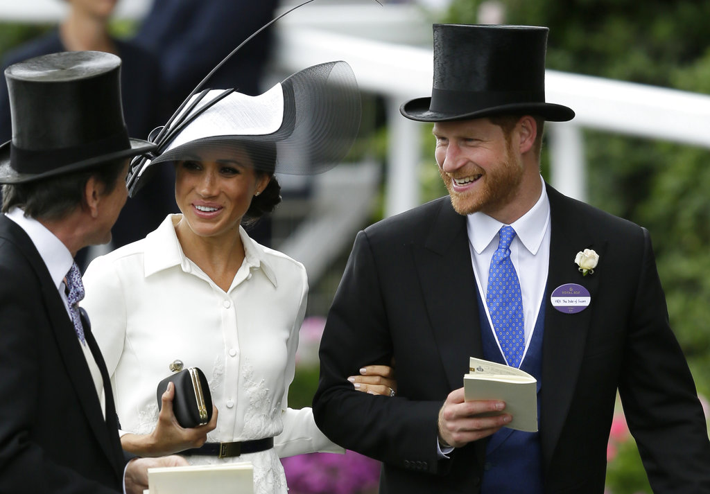Meghan y el príncipe Harry durante la carrera de Ascot. (AP)