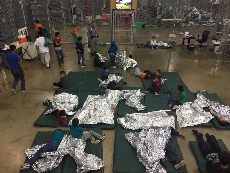Los niños son separados de sus padres y tutores. (Foto: Reuters)