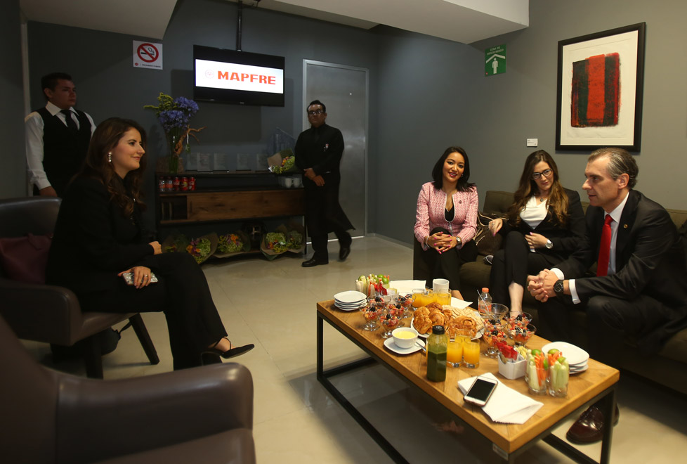 Los panelistas convivieron e intercambiaron puntos de vista en la sala VIP de Notivox Foros (Juan Carlos Bautista).