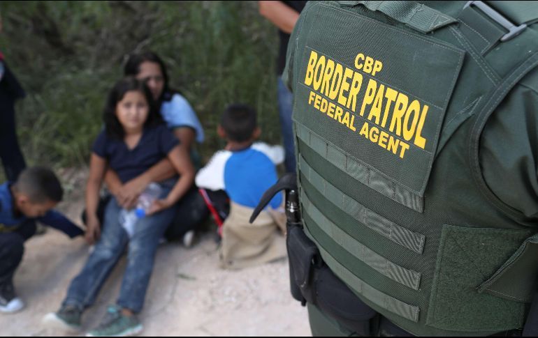 La nueva política de migración de Donald Trump separa a niños migrantes de sus padres. (AFP)