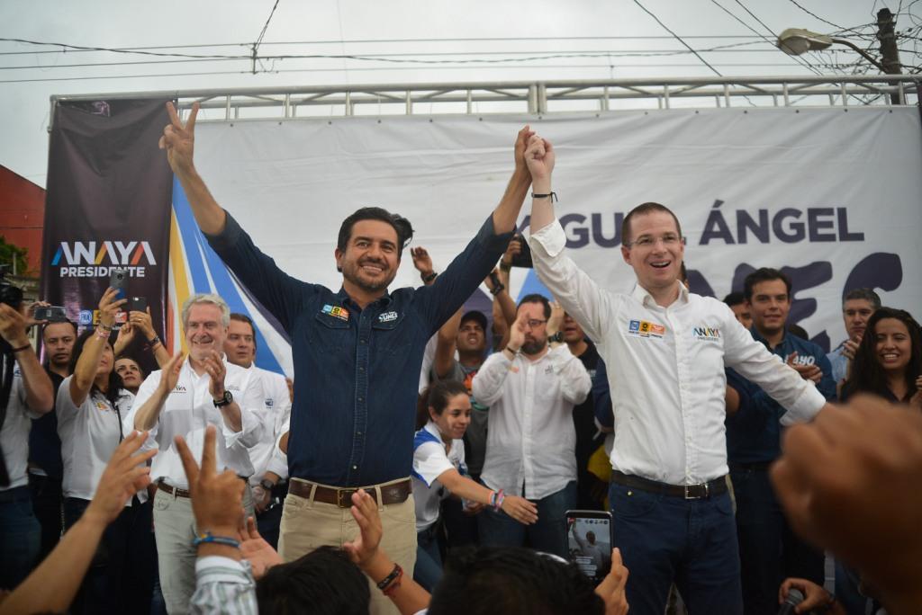 Ricardo Anaya realizó un recorrido en una colonia popular de Xalapa,Veracruz, junto al candidato al gobierno del estado, Miguel Angel Yunes Márquez/Cu