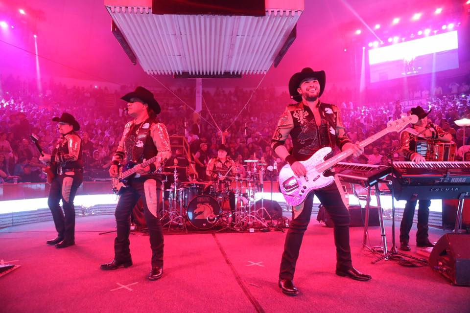 Bronco desea llegar a nuevas generaciones por lo que no descartan hacer una canción de reguetón (Facebook Bronco).