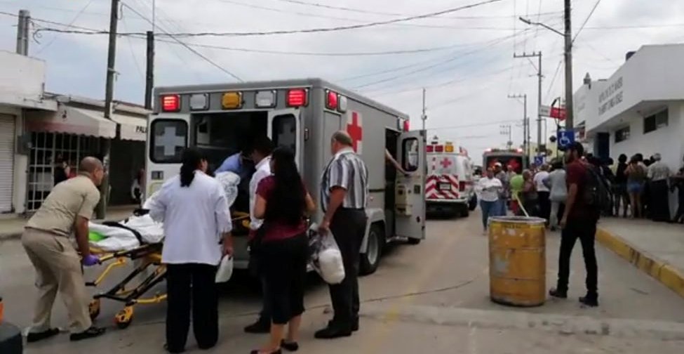 Evacuación del hospital Civil de Madero