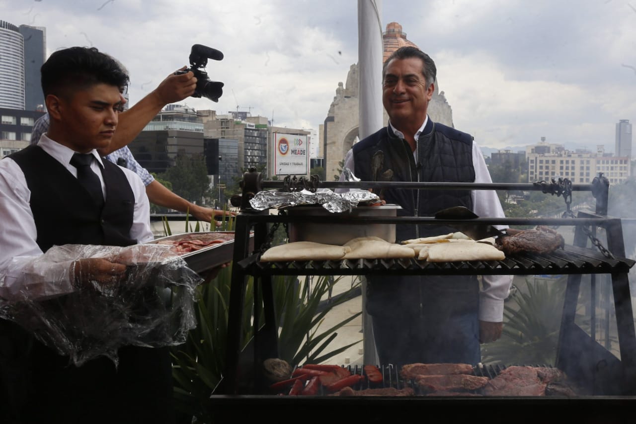 'El Bronco' armó la carne asada en la CdMx (Araceli López).
