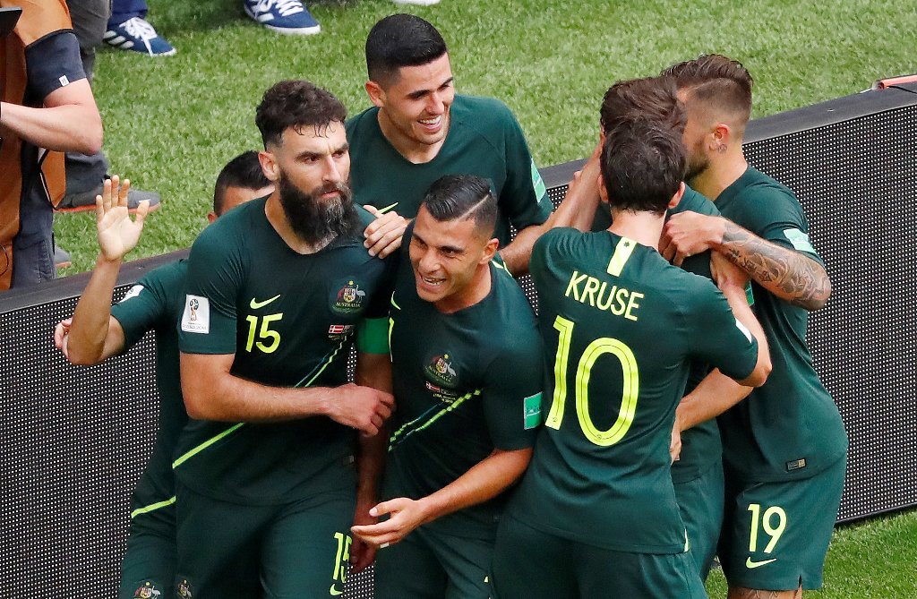 Jugadores de Australia festejando su anotación (Reuters)