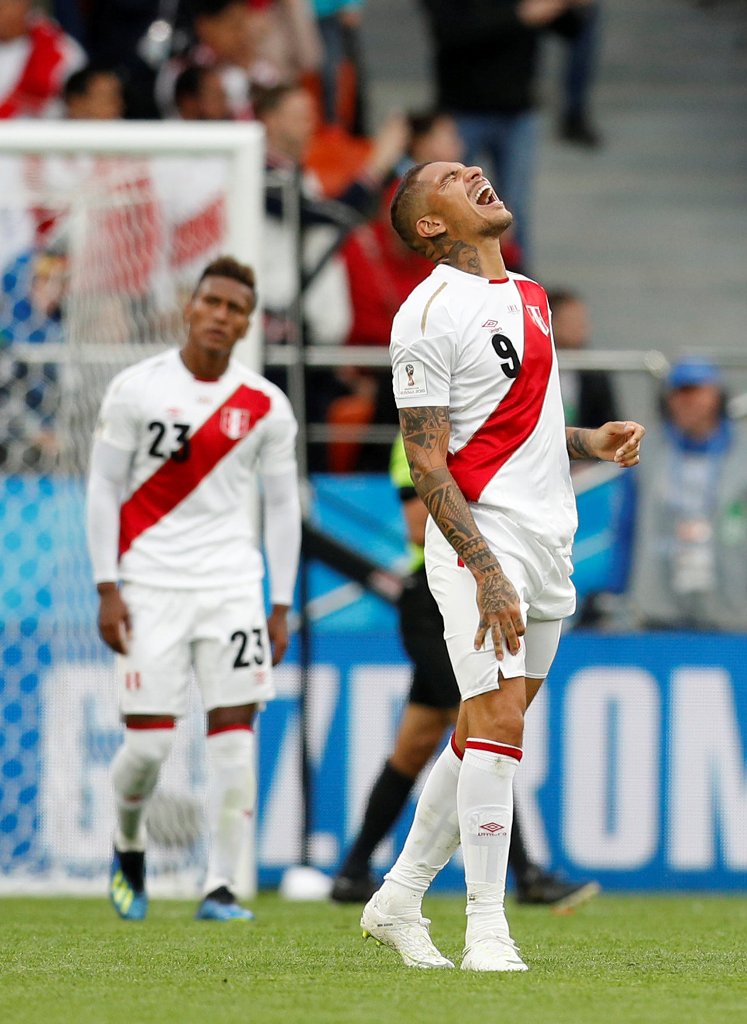 Paolo Guerrero en lamento (Reuters)