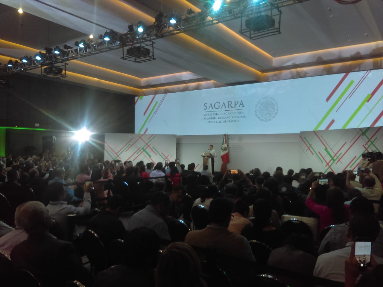 Peña Nieto ayer en el evento realizado en un hotel frente a Plaza del Sol (Jorge Velazco)