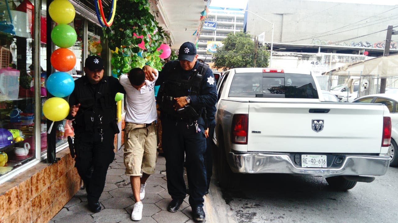 El presunto ladrón fue identificado como Brath Uriel, de 19 años de edad. (Especial).
