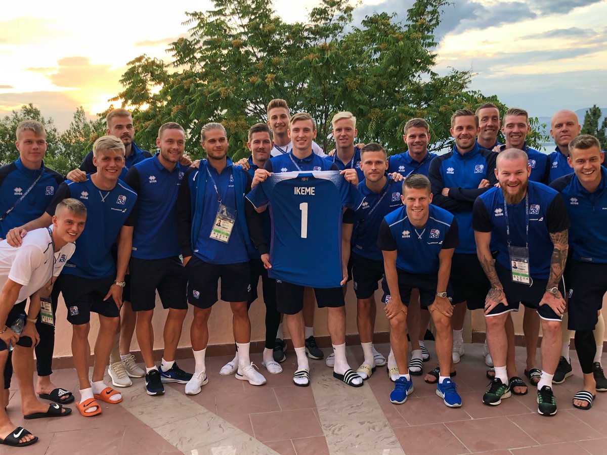 La selección islandesa mandó su apoyo a Carl Ikeme, portero nigeriano que se perdió Rusia 2018 a causa de la leucemia (Twitter @jondadi)
