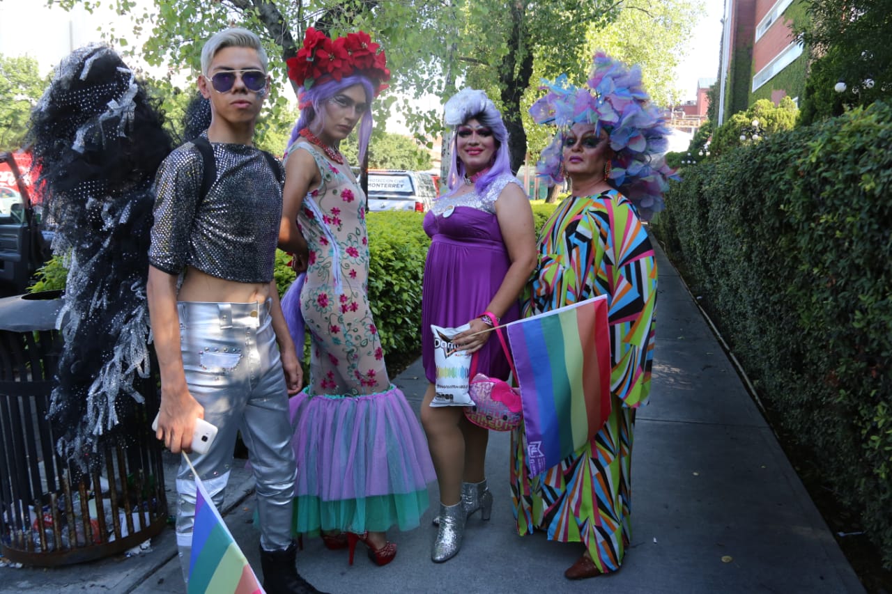 Se trata del aniversario 18 del inicio de las movilizaciones de la comunidad gay en Monterrey.  (Leonel Rocha)