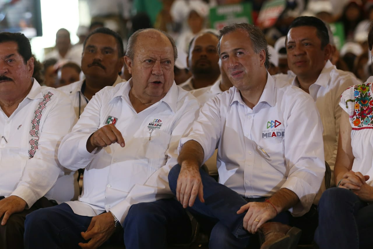 El candidato del PRI a la Presidencia, José Antonio Meade, y el líder petrolero, Carlos Romero Dechamps. (Ariana Pérez)