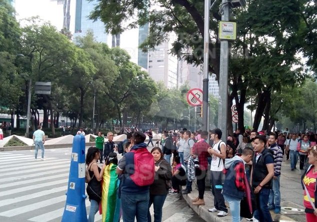Comienzan a llegar los asistentes de la 40 edición de la marcha del orgullo gay al  Ángel de la Independencia.