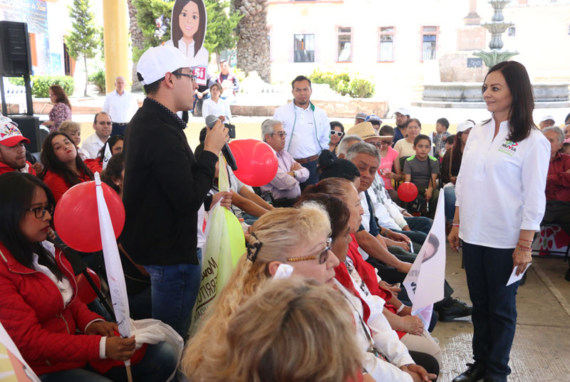 En el desarrollo de su campaña, la población ha reconocido el trabajo de 30 años de trayectoria. (Cortesía)