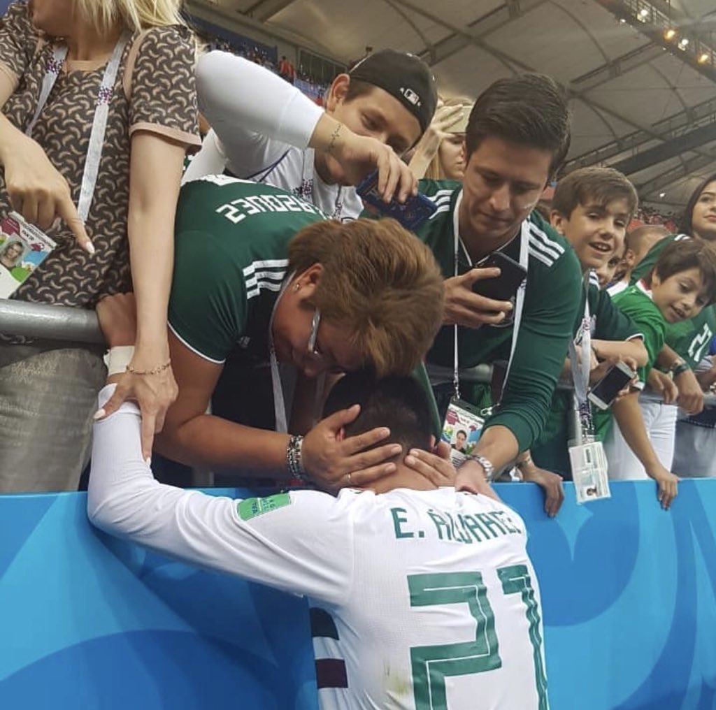 Edson Álvarez y su mamá