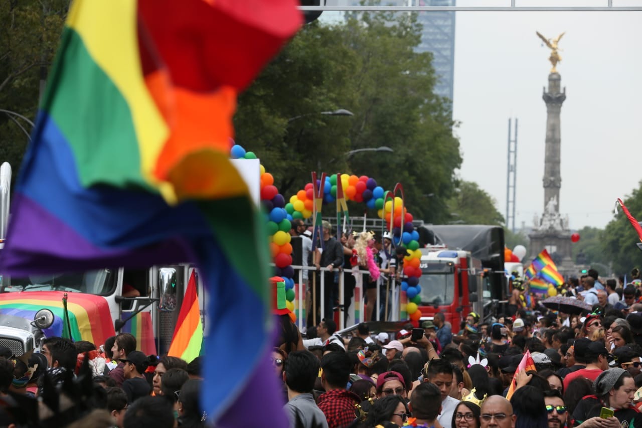 Miles de personas celebran en la edición número 40 de la Marcha del Orgullo Gay. (Paola García)