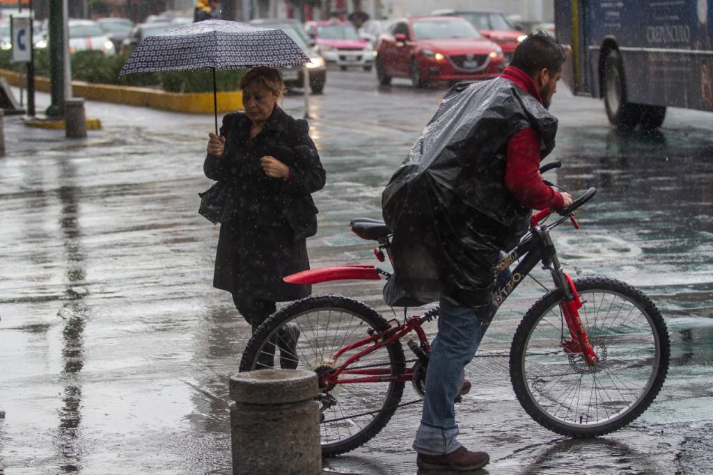 Protección Civil activó la Alerta Amarrilla por lluvia y viento fuerte en cuatro delegaciones de la Ciudad de México.