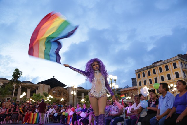 Este domingo la comunidad LGBTTTI en Tampico llevaron a cabo un espectáculo que reunió a gran número de familias dentro de las actividades de la "Dive