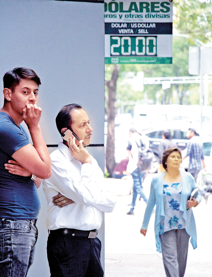 El peso terminó una racha de tres semanas de pérdidas frente al dólar.  (Victoria Valtierra/Cuartoscuro)