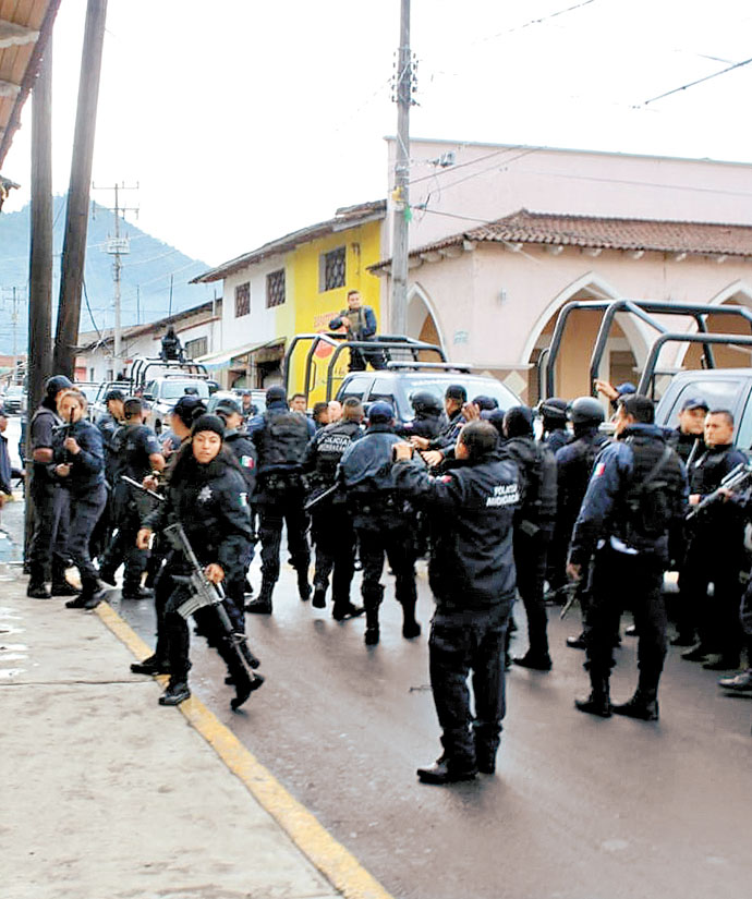 Policías que participaron en la riña. (Quadratín)