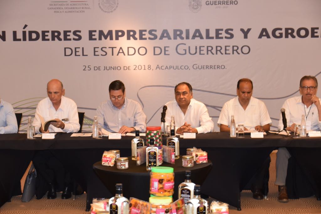 Baltazar Hinojosa afirmó que se fortalece el vínculo entre el Gobierno y los actores de la sociedad que influyen en el desarrollo de la actividad econ