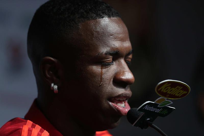 Vinicius Junior lloró durante su despedida con el Flamengo (EFE)
