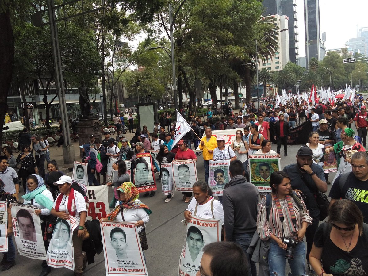 El contente avanza sobre Paseo de la Reforma. (Twitter: @lucypapujo)