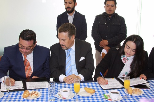 Firma del convenio. (Especial)